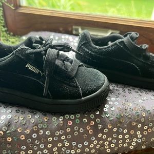 Black puma toddler sneakers, size 6